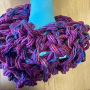 handgefertigter Loop pink meliert Wolle vom Atelier Zitron ökozertifiziert